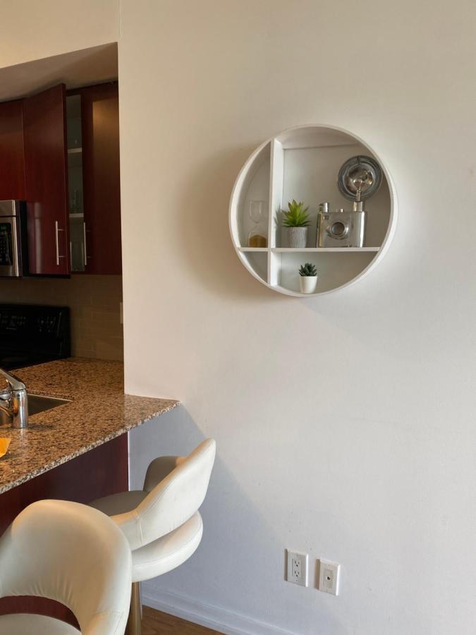 Toronto Cn Tower Maple Leaf Square Luxurious 2 Bedroom Condo Luaran gambar