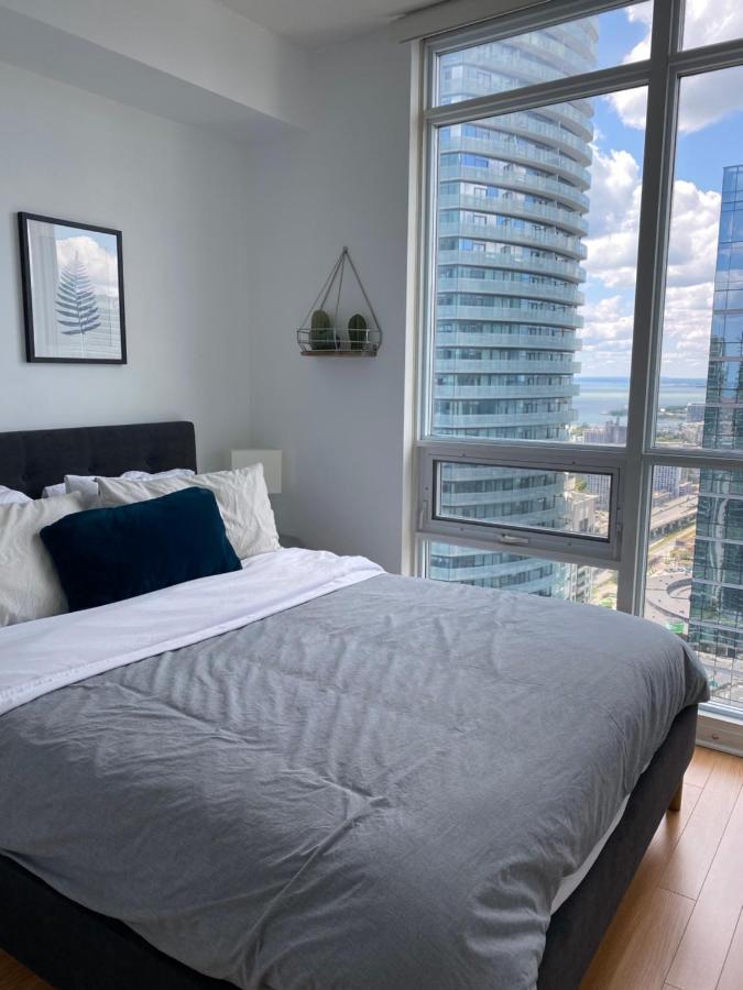 Toronto Cn Tower Maple Leaf Square Luxurious 2 Bedroom Condo Luaran gambar