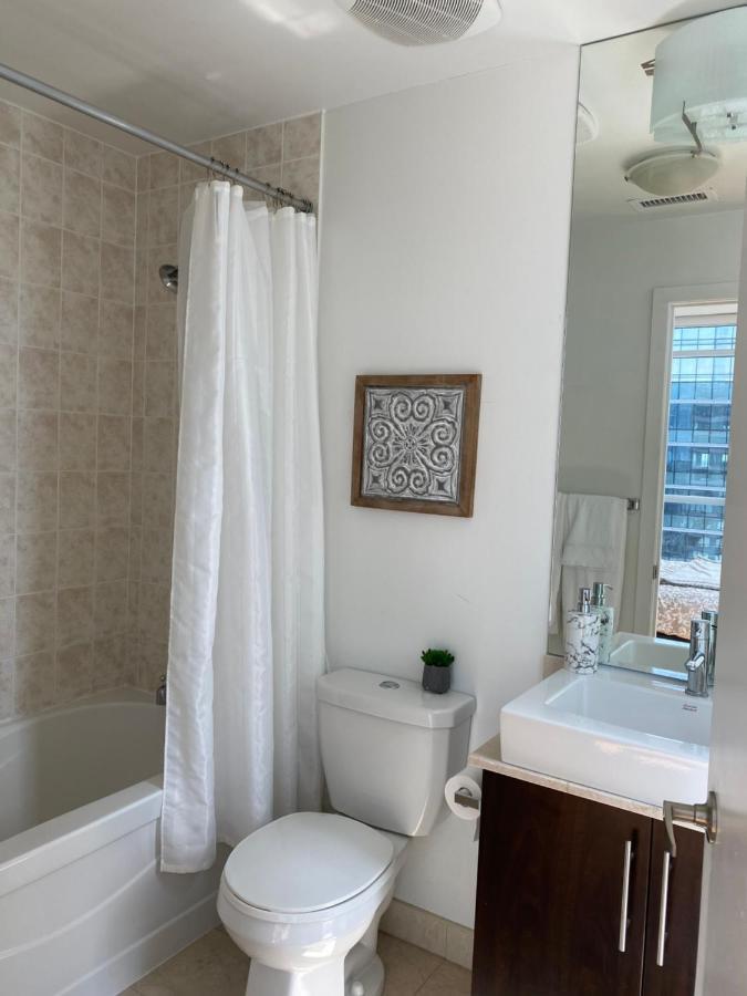 Toronto Cn Tower Maple Leaf Square Luxurious 2 Bedroom Condo Luaran gambar