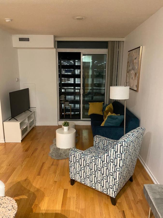 Toronto Cn Tower Maple Leaf Square Luxurious 2 Bedroom Condo Luaran gambar