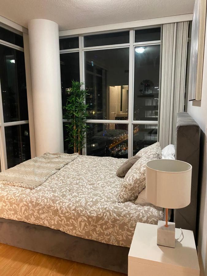 Toronto Cn Tower Maple Leaf Square Luxurious 2 Bedroom Condo Luaran gambar