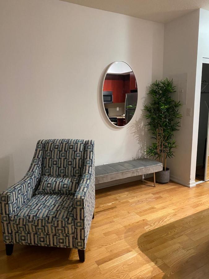 Toronto Cn Tower Maple Leaf Square Luxurious 2 Bedroom Condo Luaran gambar